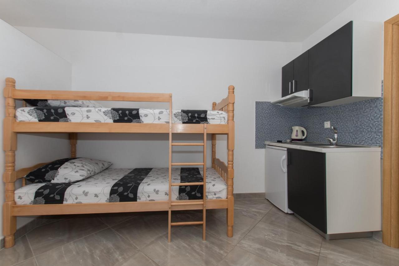 Studio Apartments Zloic In Крвавица Екстериор снимка