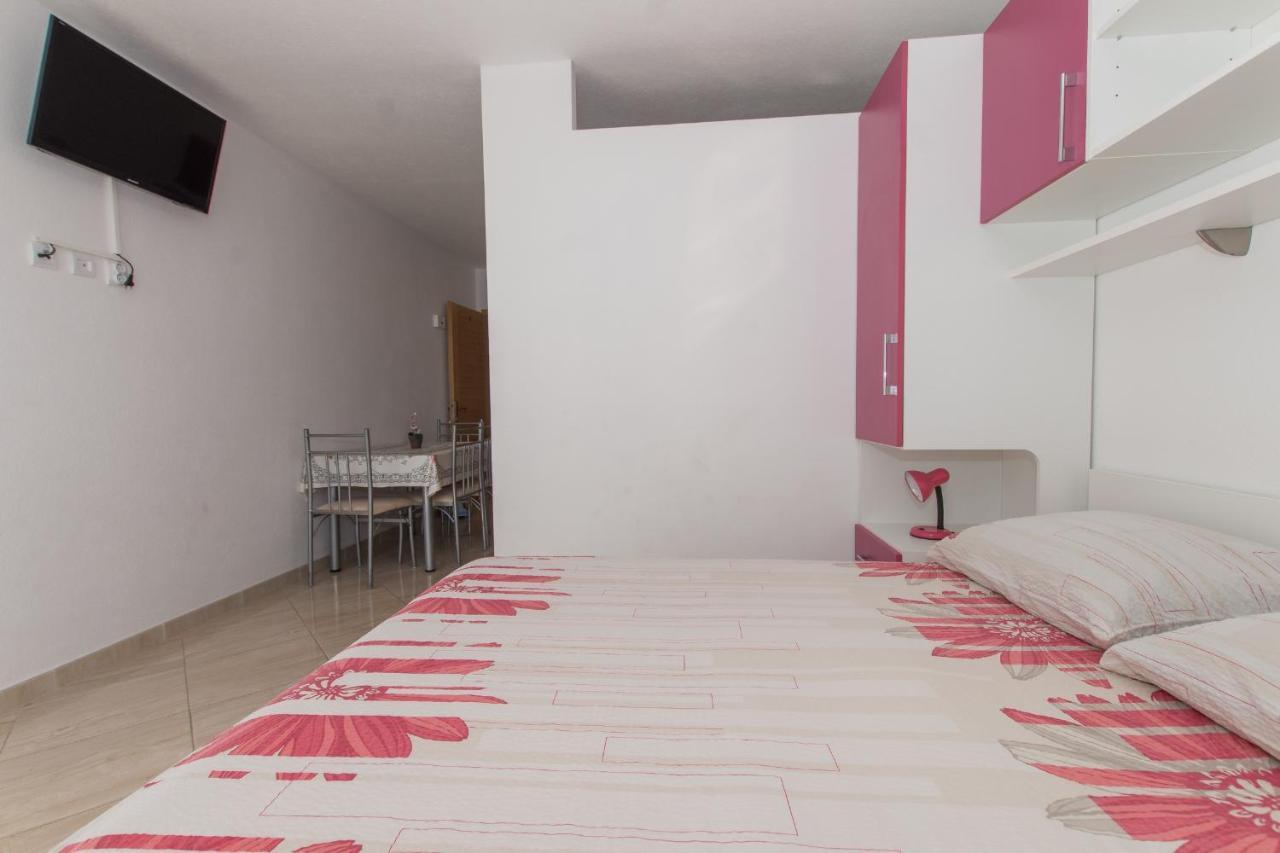 Studio Apartments Zloic In Крвавица Екстериор снимка