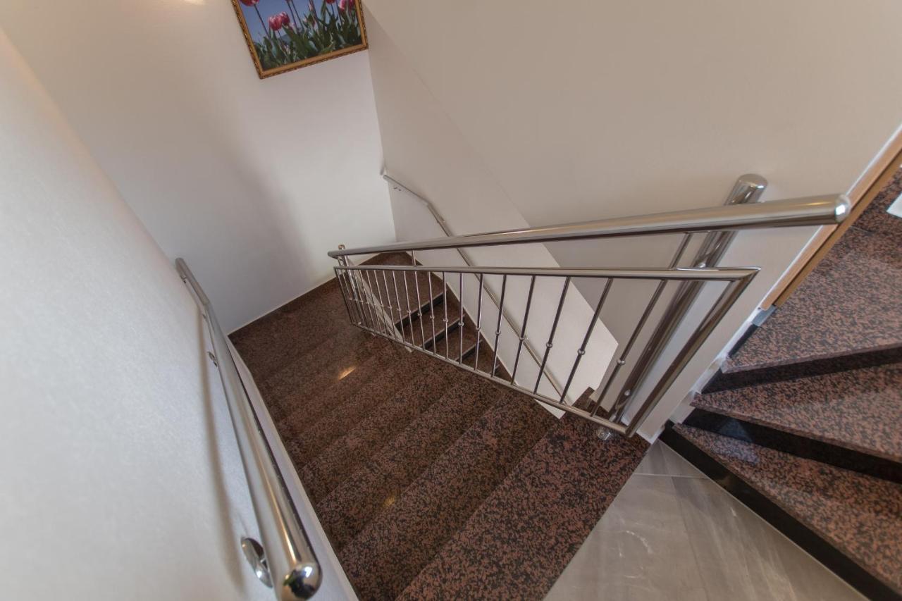 Studio Apartments Zloic In Крвавица Екстериор снимка