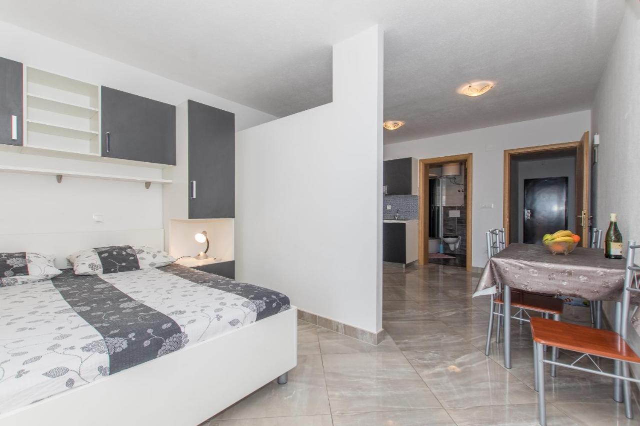 Studio Apartments Zloic In Крвавица Екстериор снимка