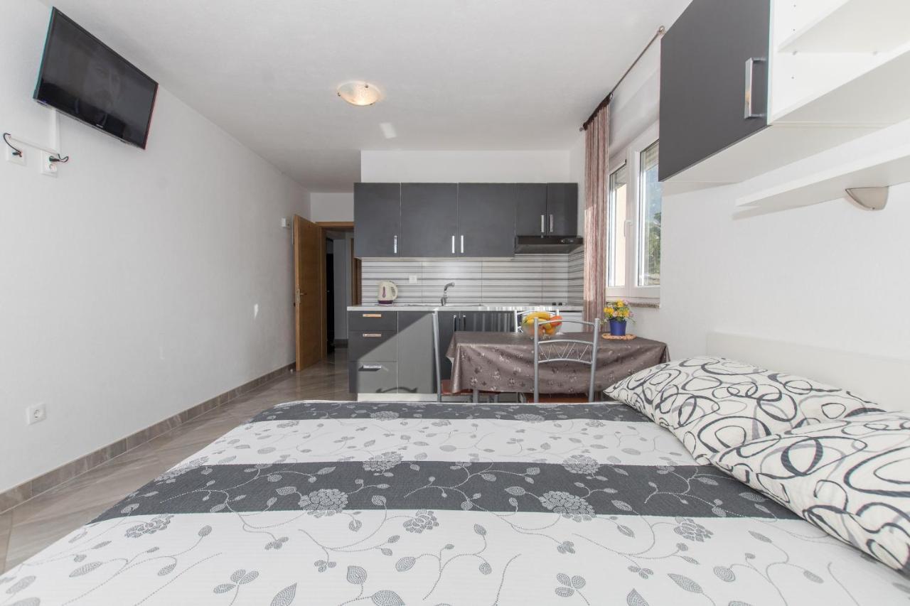 Studio Apartments Zloic In Крвавица Екстериор снимка
