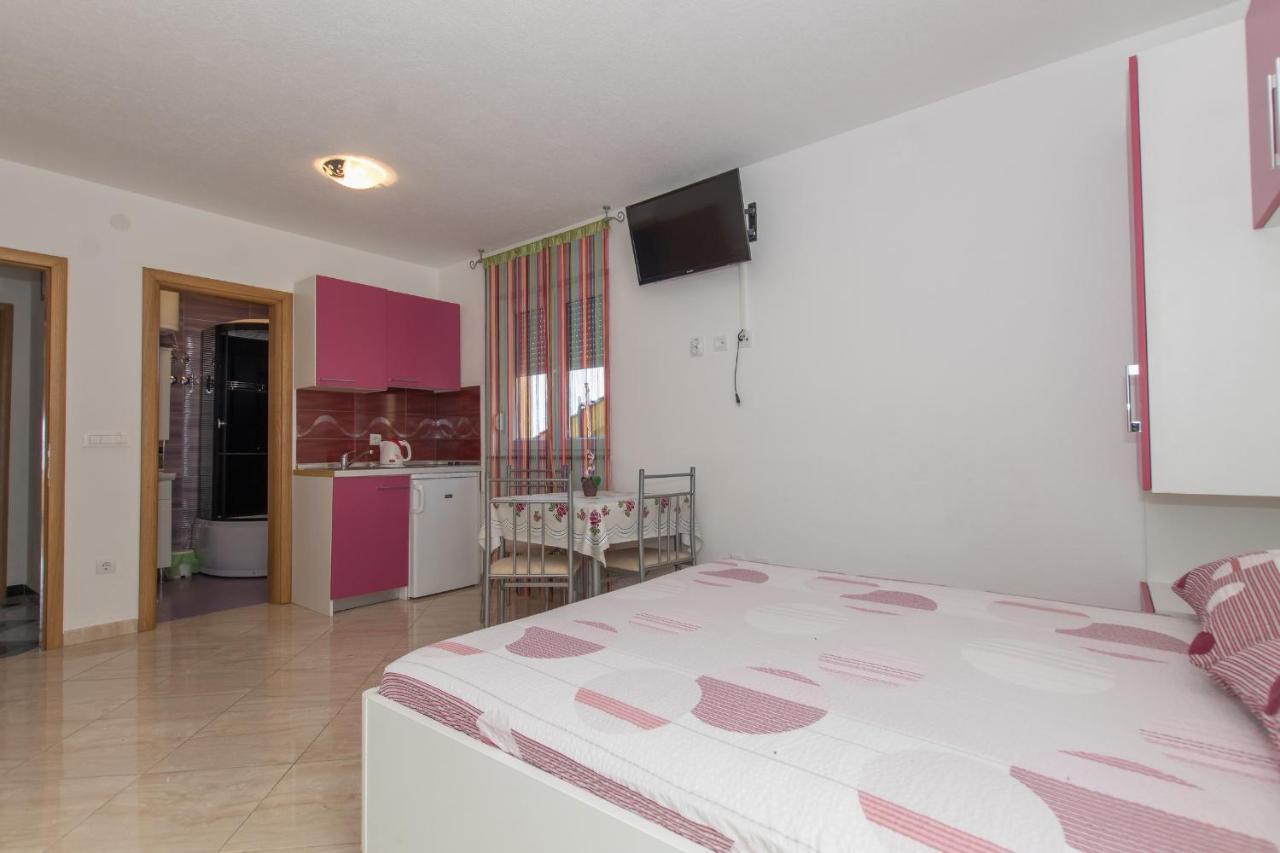 Studio Apartments Zloic In Крвавица Екстериор снимка