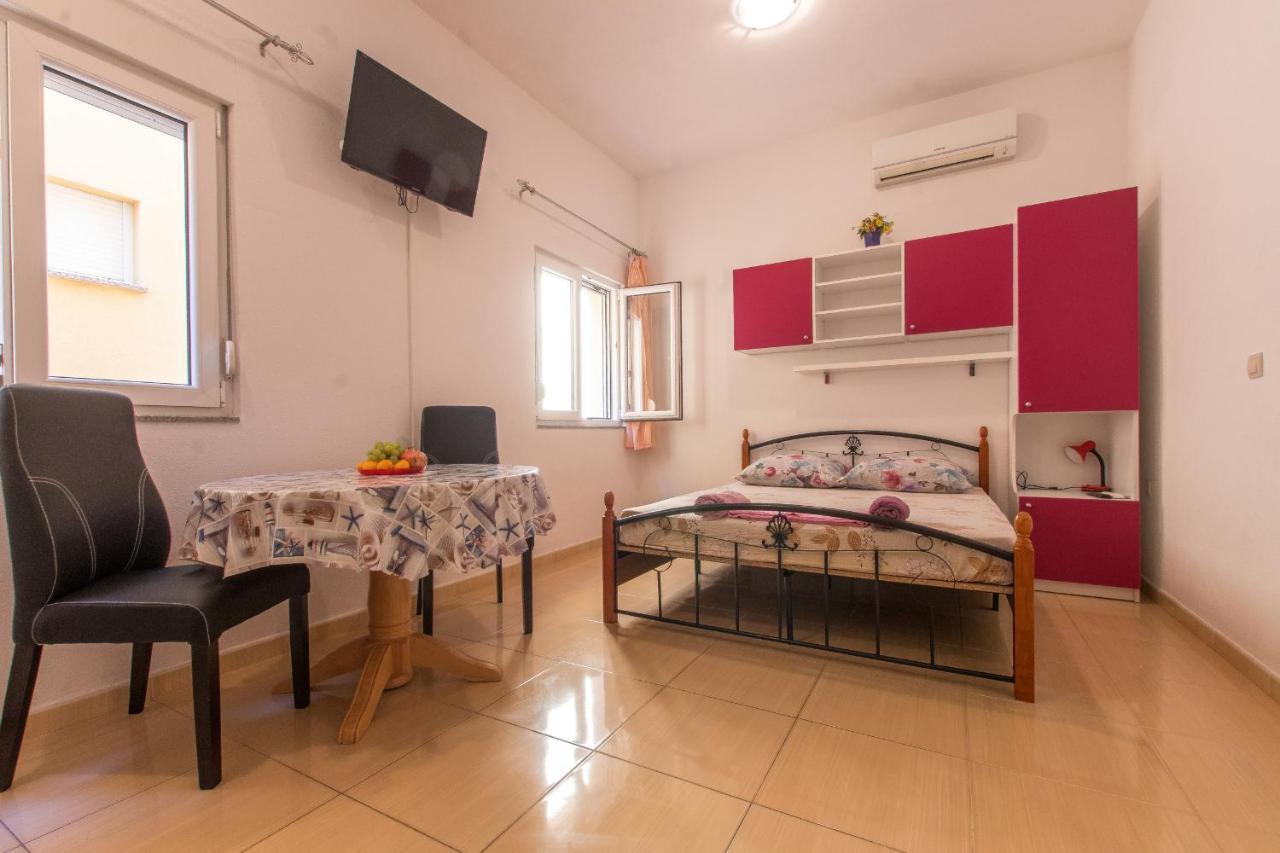 Studio Apartments Zloic In Крвавица Екстериор снимка
