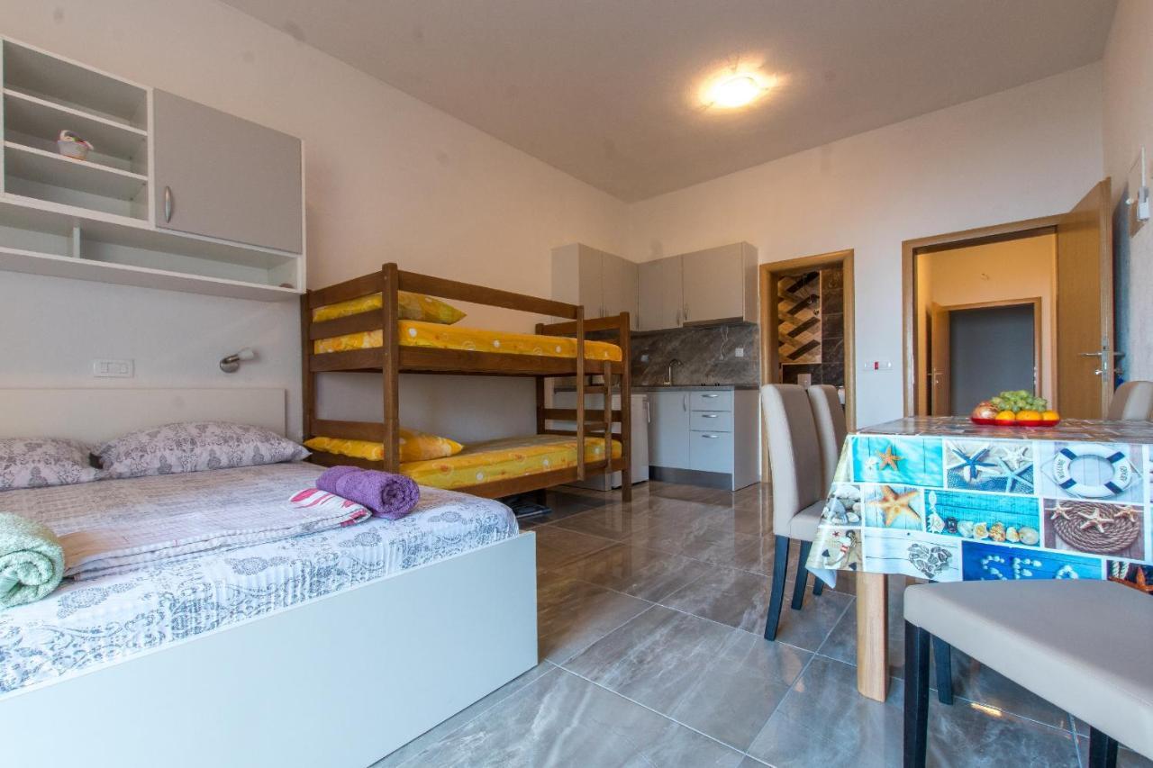 Studio Apartments Zloic In Крвавица Екстериор снимка