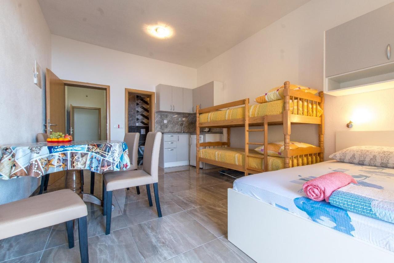 Studio Apartments Zloic In Крвавица Екстериор снимка